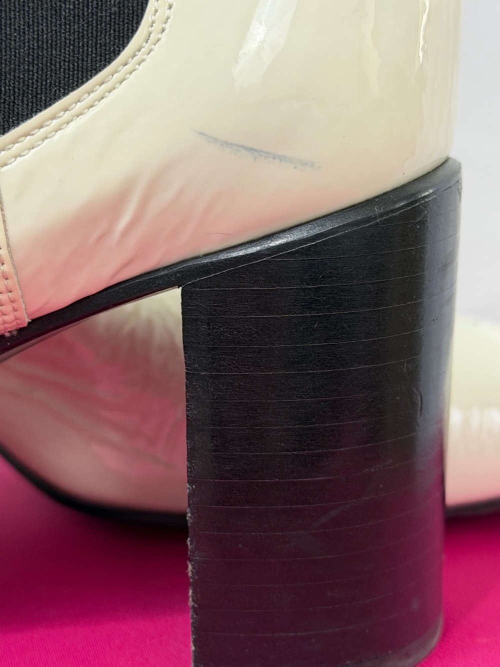 rag & bone Off White Patent Chelsea Crinkle Slip On Booties w/ Black Elastic. 39 - Picture 8 of 8